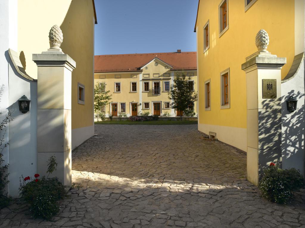 Отель Gastehaus Im Weingut Schloss Proschwitz Мейсен Экстерьер фото