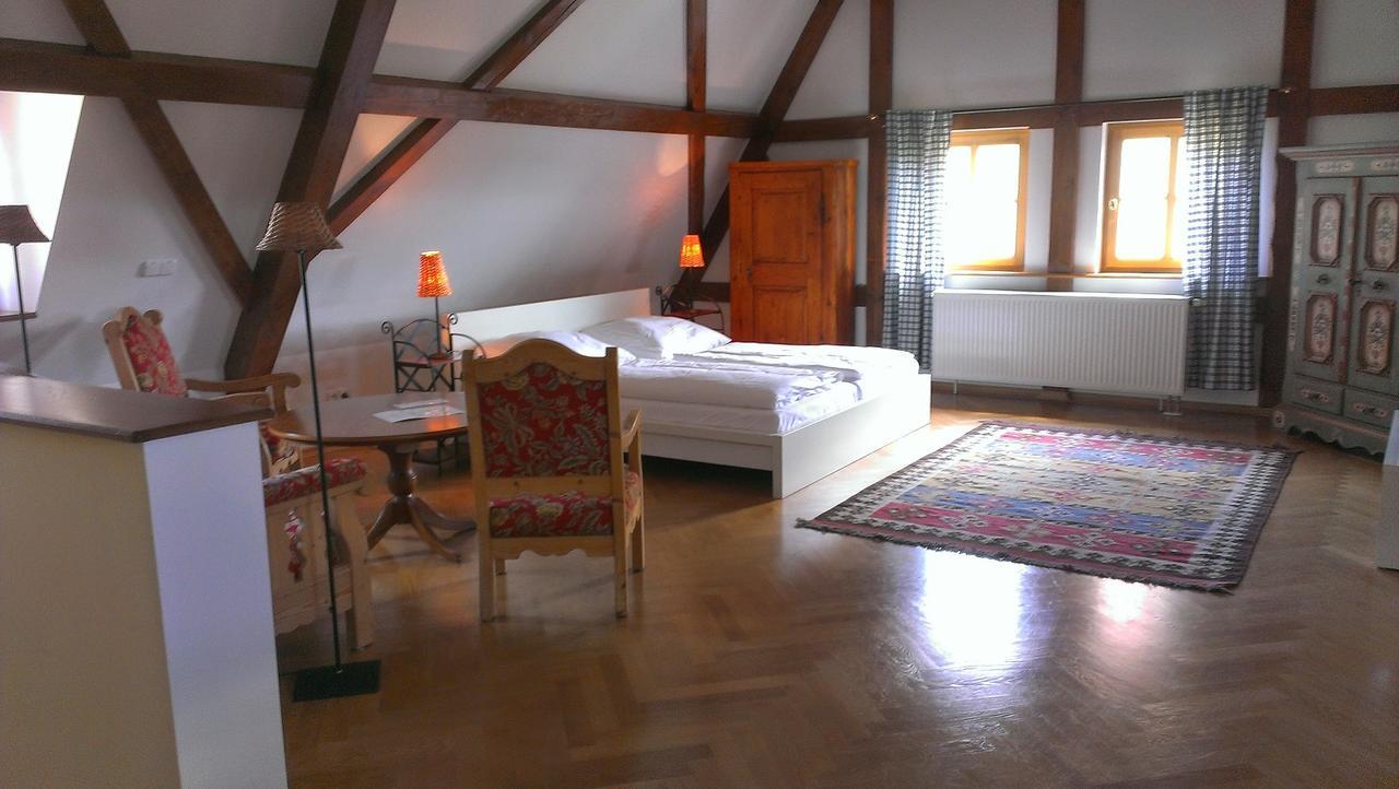 Отель Gastehaus Im Weingut Schloss Proschwitz Мейсен Экстерьер фото